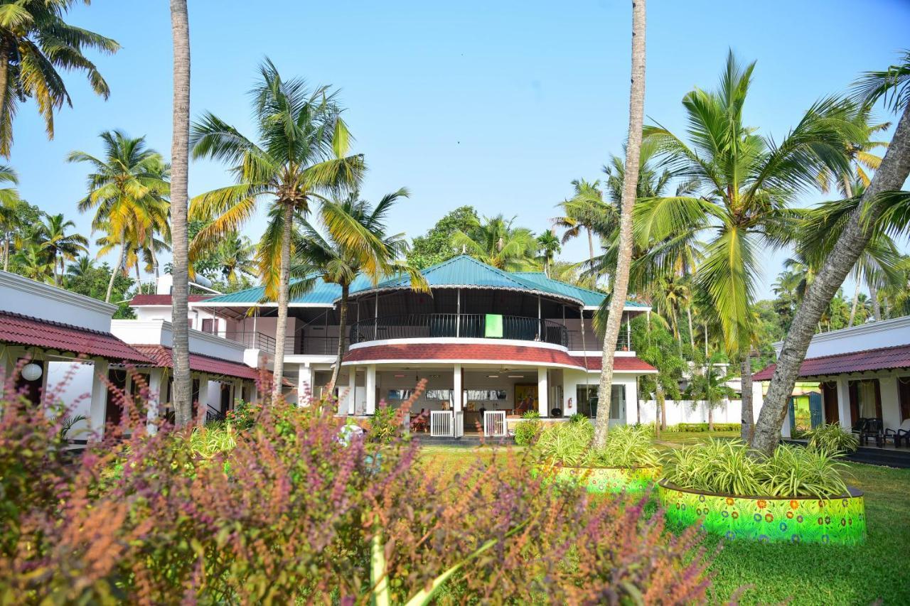 VOYE HOMES Majestic Lake&Beach Resort Varkala Paravūr Exterior foto