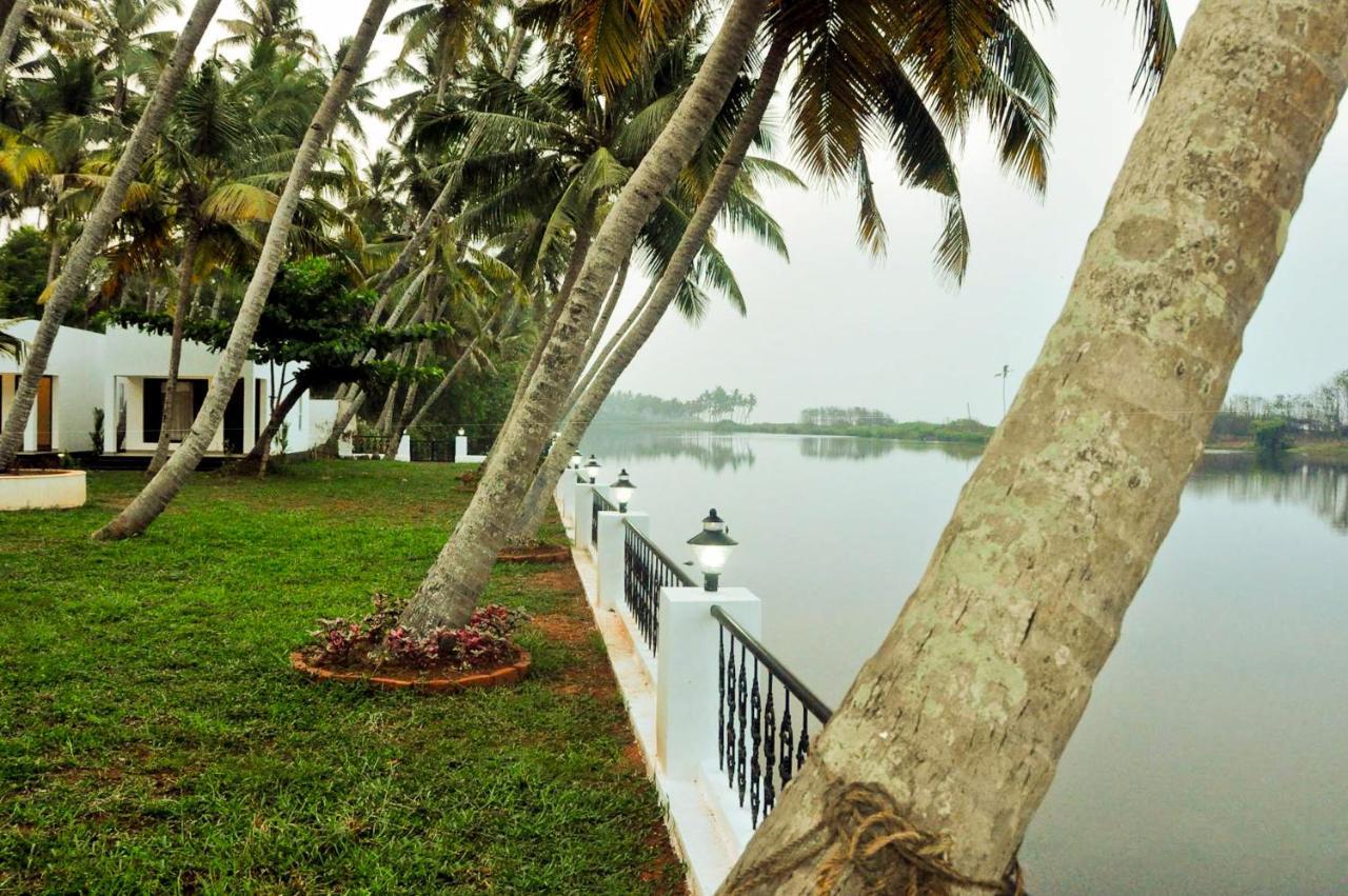 VOYE HOMES Majestic Lake&Beach Resort Varkala Paravūr Exterior foto