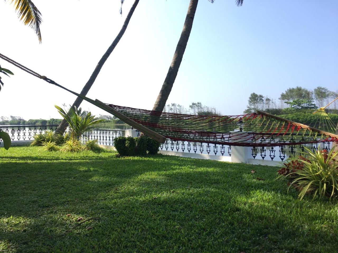 VOYE HOMES Majestic Lake&Beach Resort Varkala Paravūr Exterior foto