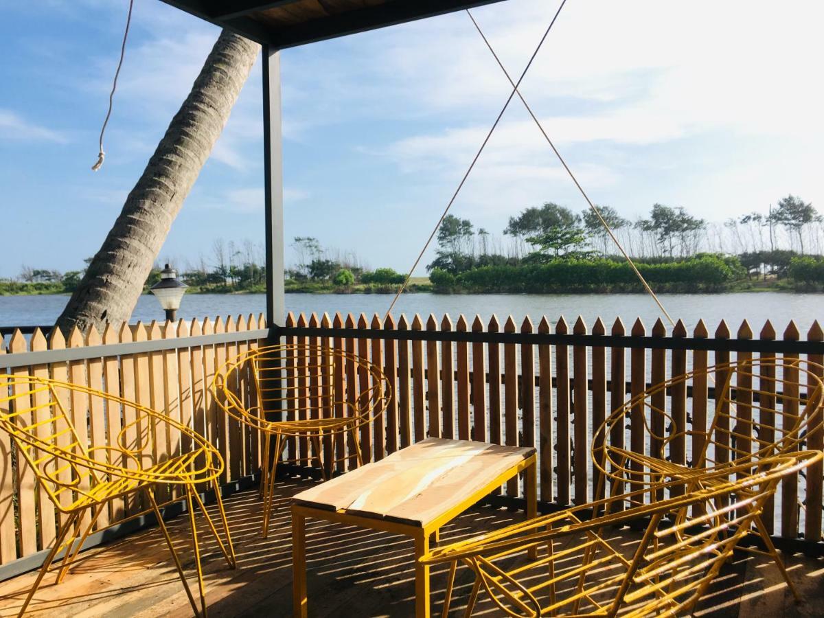 VOYE HOMES Majestic Lake&Beach Resort Varkala Paravūr Exterior foto